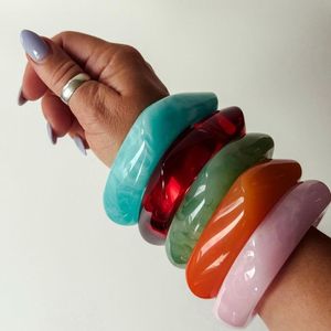 Haute qualité 1pc exagéré Alien torsadé rétro vert foncé gros Bracelet en résine pour les femmes Vintage rétro Bracelet - Product Image 5