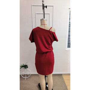 Vestido Corto de Crepé Brillante con Tirantes y Hombros Descubiertos para Mujer, 34553 - Rojo - Product Image 5