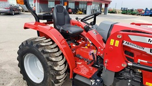 Tractor de Jardín Massey Ferguson FLX 2407 Diésel, 4x4, 35HP, Transmisión por Engranajes, Utilitario Agrícola con Cargador Frontal - Product Image 6