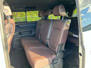 Sharp White 2024 Pro S RWD Eléctrico, Volante a la Izquierda, Cuero, Calefacción, Transmisión Automática, Sistema de Navegación, R17, Furgoneta Ligera de 7 Plazas - Product Image 5