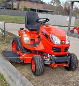 Tondeuse à gazon Kubota GR2120 avec moteur diesel Kubota, performance optimale, livrée avec ramasse-herbe - Product Image 5