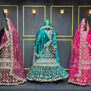 Superbe velours de mariée Gharara Farsi Style avec Double Dupatta Heavy Flare et pierre de Jarkan détaillée en 7 couleurs - Product Image 1