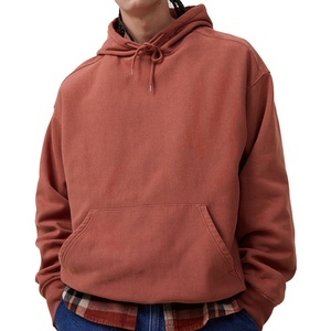 Sweat à capuche pour homme Everyday Motion Fit, conçu pour une mobilité flexible, avec un design épuré et un attrait moderne équilibré. - Product Image 1