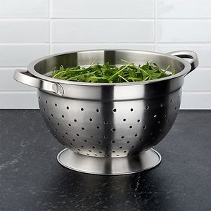 Colador de Acero Inoxidable con Peso Equilibrado, Diseño de Malla Fina para un Fácil Control, Lavado de Frutas y Verduras, Uso Diario - Product Image 3