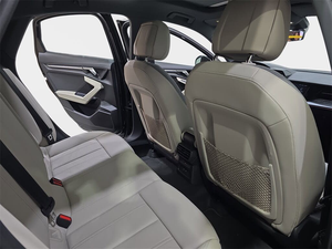 2025 Aud i A3 40 TFSI Plus AWD avec sièges en cuir à direction gauche Taille des pneus R18 - Product Image 4