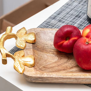 Plateau en bois d'acacia de grande taille avec poignée dorée de luxe, idéal pour servir à la maison, dans la cuisine, plateau de petit-déjeuner Mehak Impex - Product Image 1