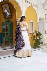 Conjunto de Lehenga Choli Elegante para Boda Unity Luxure, Blanco Bordado con Dupatta en Contraste, Mezcla Premium de Georgette y Seda - Product Image 2