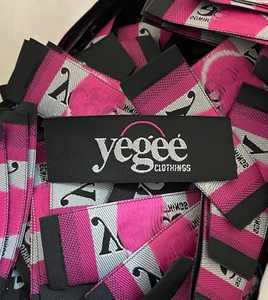 100% etiqueta tejida de ropa de marca personalizada de alta calidad 2x5cm etiqueta cuadrada de tela para ropa pliegue final/pliegue central para logotipo caliente - Product Image 1