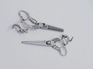 Ciseaux de coiffure pour hommes Ciseaux de coiffure en acier inoxydable de couleur personnalisée Ciseaux de coupe de cheveux de qualité supérieure - Product Image 2