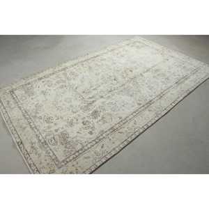 Tapis turc vintage 5,5x9 pieds (168x273 cm), tapis en laine à bordure blanche - Product Image 4