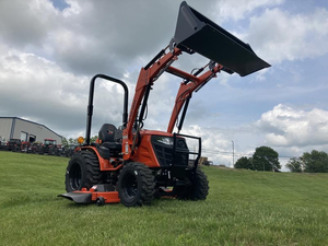 Tractor BAD BOY 2026, 4035CH 1025 con Cargador Compacto - 25 HP de Potencia y Fuerza de Elevación, con Plataforma de Corte de 60 Pulgadas - Product Image 6