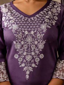 Ensemble Kurta pantalon droit en soie mélangée brodée de haute qualité pour femmes avec dupatta pour les rassemblements familiaux au meilleur prix - Product Image 3