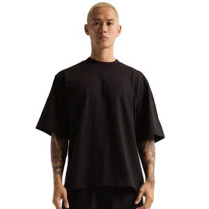 Camiseta con logotipo bordado Shaka Wear para hombre, camiseta sólida de algodón puro con cuello redondo - Product Image 1