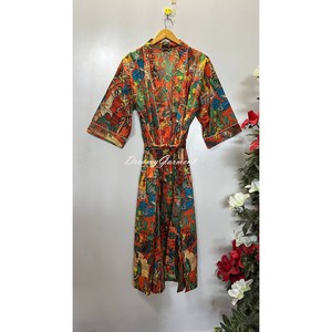 Bata Kimono de Algodón Hecha a Mano para Mujer, Estampado Tradicional, Silueta Holgada - Product Image 2