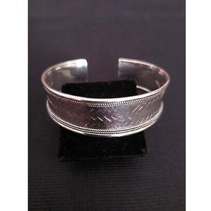 Bracelets en métal de sculpture moderne de Chine plaquée or avec la conception gravée - Product Image 2