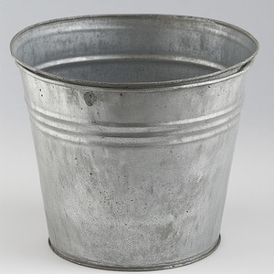 Jardinière Vintage Galvanisée avec Artisanat Traditionnel Mélangeant Parfaitement Appel Ferme Rustique Avec Maison Élégante - Product Image 6