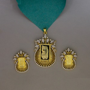 Ensemble de pendentifs élégant avec boucles d'oreilles pour femmes et filles Wedding Wear Parties Wear Collections - Product Image 5