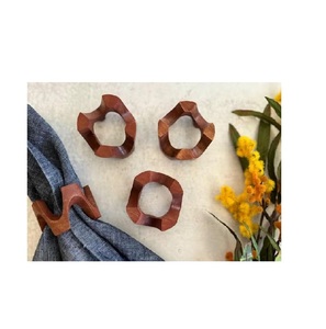 Rond de serviette en bois fait main exclusif pour les tables à manger formelles, les rassemblements de vacances et les décorations d'événements spéciaux - Product Image 1
