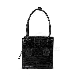 Bolso de mujer de moda con herrajes dorados y cierre de solapa elegante compacto Bolso de hombro de moda para mujer con estilo - Product Image 4