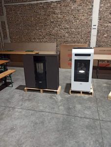 Estufa de Pellets de Madera Moderna Independiente de Alta Capacidad con Tecnología de Calefacción Avanzada y Duradera para Calefacción Interior de Villas - Product Image 4