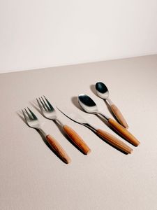 Modern Wooden Handle Stainless Steel Flatware , Sleek Metal Utensils for Contemporary Kitchens, Eco-Friendly & Comfortable Grip. - Product Image 2