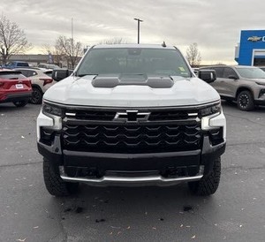 เชฟโรเลต ซิลเวอราโด 1500 ซีอาร์2 ครูว์แค็บ ขับเคลื่อน 4 ล้อ ปี 2025 - Product Image 1