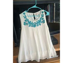 Nouveautés décontractées pour femmes de grande taille avec broderie personnalisée, haut pour femmes, robe sexy sans manches à la mode - Product Image 1