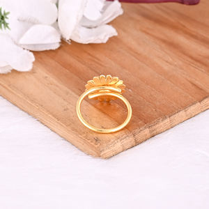 Fabricant en gros, bague simple en laiton plaqué or, bagues simples pour femmes, mode minimaliste, bague florale en laiton, cadeau pour un usage décontracté - Product Image 3