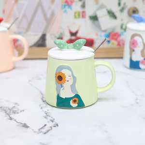 Taza de Cerámica con Diseño de Niña de Dibujos Animados, Capacidad de 360 ml, Apta para Lavavajillas y Microondas, con Tapa y Cuchara, para Regalos Empresariales o Uso Personal - Product Image 6