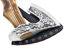Hache viking artisanale en acier à haute teneur en carbone, gaine en cuir de qualité industrielle, manche en bois naturel, lame de coupe de 3 5/8 pouces, garantie 1 an - Product Image 4
