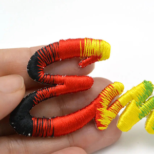 Patch de broderie de logo 3D thermocollant personnalisable Patches de grandes lettres Coeur pour veste universitaire Pantalon de survêtement Chapeau Utilisation Transfert de chaleur - Product Image 1