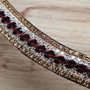 Banda para la frente de caballo Mega Bling de alta calidad, 5 filas de cristales Burdeos y dorados, banda para la frente de caballo de cuero en forma de onda en todos los tamaños personalizados - Product Image 2