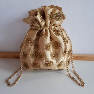 2025 beaux sacs de Potli en tissu de soie brute élégants ornés de perles de verre en cristal mode fête/tenue de mariage - Product Image 1