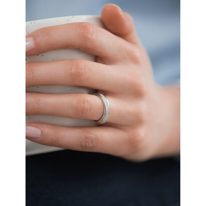 แหวนแต่งงานเพชรทรงกลมดีไซน์บิดเกลียวไม่เหมือนใคร ชุดเข้ากันอย่างลงตัว - Product Image 5