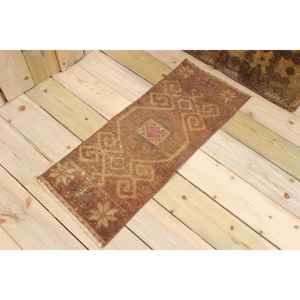 Alfombra Pequeña Vintage de 1.2x3 pies, Alfombra Turca de Lana con Rayas Marrones - Product Image 1