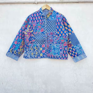 Chaqueta Bomber Acolchada de Algodón con Patchwork Hecha a Mano en India, Estilo Vintage Color Durazno, Nueva Chaqueta Boho Reversible para Mujer, Otoño, Invierno, Verano - Product Image 1