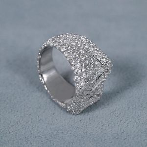 Ilumina tu dedo con un anillo de hip hop con diamante cultivado en laboratorio de 14 quilates con claridad VVS, diseñado para unisex. - Product Image 1