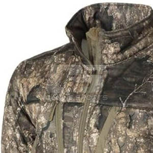 Venta al por mayor a prueba de viento Camo chaqueta de caza para los hombres aislados al aire libre con cuello alto para el invierno logotipo frontal personalizable - Product Image 5