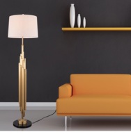 Lampadaire décoratif en métal en laiton AK en laiton et finition noire grande pièce pour la décoration intérieure d'hôtel
