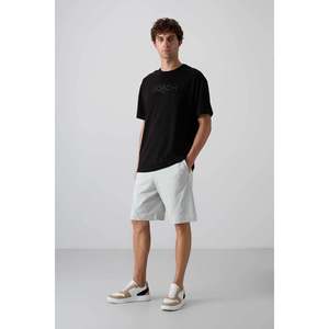 เสื้อยืดคอกลมโอเวอร์ไซส์พิมพ์ลายสำหรับผู้ชาย Tommylife Wholesale รุ่น 88329 สีดำ - BLACK - Product Image 2