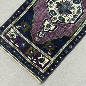 Alfombra Turca Vintage Pequeña de 1.6x3.8 pies, Alfombra de Lana Azul Sólida - Product Image 4