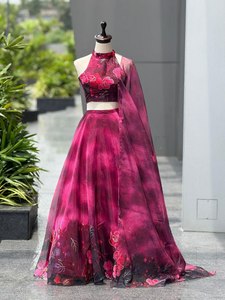 Estilo indooccidental con dobladillos asimétricos, blusas sin mangas, elegante lehenga choli adecuado para cócteles, bodas - Product Image 2