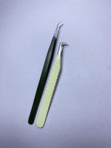 Pinzas de pestañas de acero inoxidable Premium Herramientas de precisión de volumen y aislamiento largo con textura de punta suave - Product Image 3