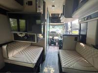 Camping-car de luxe Sprinter 2024 à vendre – VR diesel de luxe avec cuisine, salle de bain, lit et système solaire