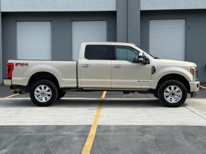 Camioneta Diésel Usada/Nueva LHD 2022 Super Duty F-250 SRW Platinum de Servicio Pesado, Tamaño Completo, 4x4, Doble Cabina, Vehículo Utilitario - Product Image 2