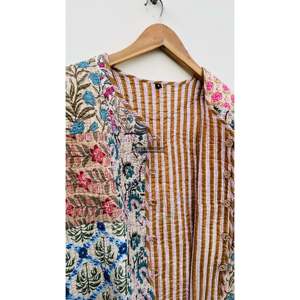 Veste matelassée réversible en coton patchwork style bohème indien faite à la main pour femmes et jeunes filles, motif floral, style bomber universitaire, manteau d'hiver XL pour le printemps - Product Image 4