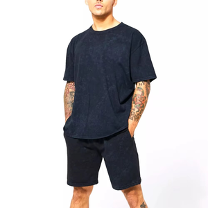 Conjunto de dos piezas con estampado de logotipo personalizado bordado Vintage 100% algodón precio bajo lavado ácido hombres camisas y pantalones cortos conjunto de hombres - Product Image 1