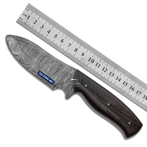 Couteau de chasse fait main personnalisé lame en acier damas de haute qualité manche en bois de wengé gaine en cuir gaufré gravé au laser OEM - Product Image 4
