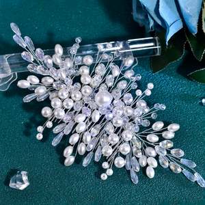 Peigne à cheveux Bridella BHP840 en strass ivoire, fait main, vintage, en métal, confortable et sécurisé pour mariage et fête - Product Image 5