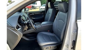 Buick Enclave Premium FWD 2024 Usado en Excelentes Condiciones - Product Image 6